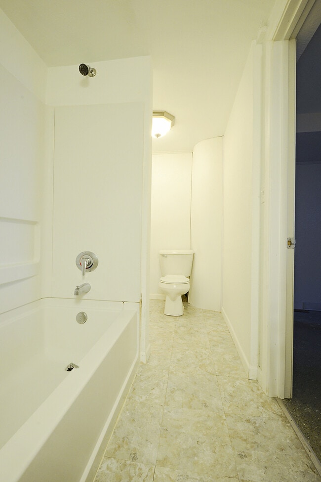 Building Photo - 814 2nd Ave NW