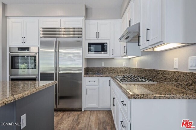 Building Photo - 335 Kitetail St