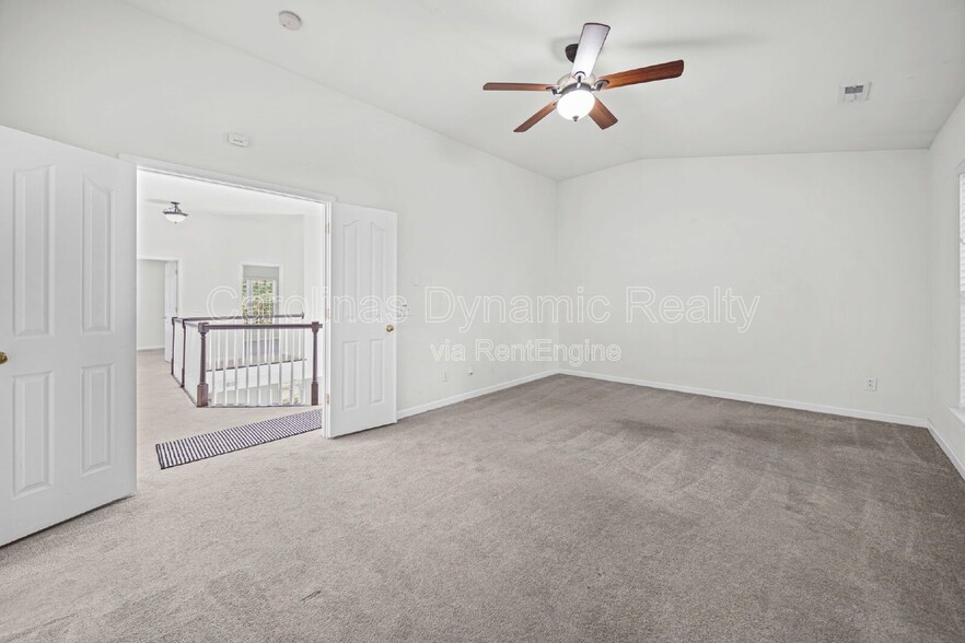 Building Photo - 17059 Commons Creek Dr