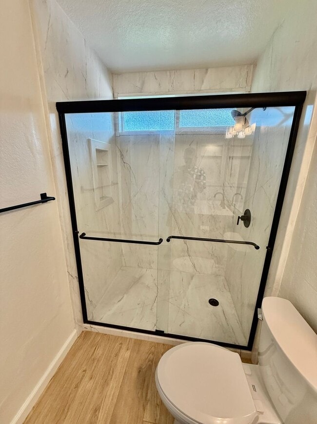 Building Photo - Nice Single Story Home