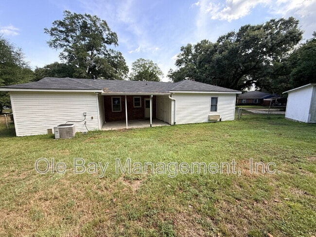 Building Photo - 4650 Rosewood Dr