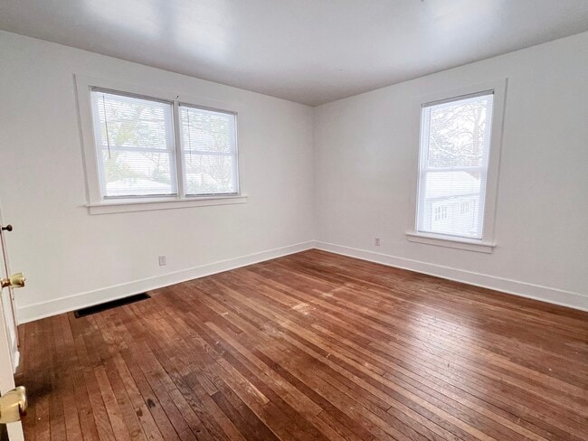 Building Photo - 721 Dean St