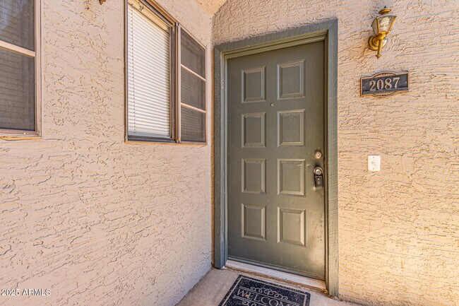Building Photo - 533 W Guadalupe Rd
