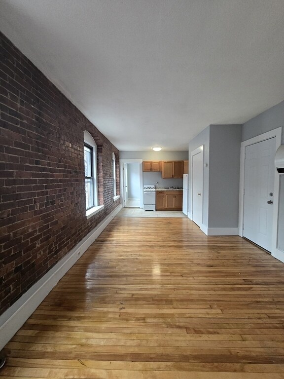 Building Photo - 604 Essex St