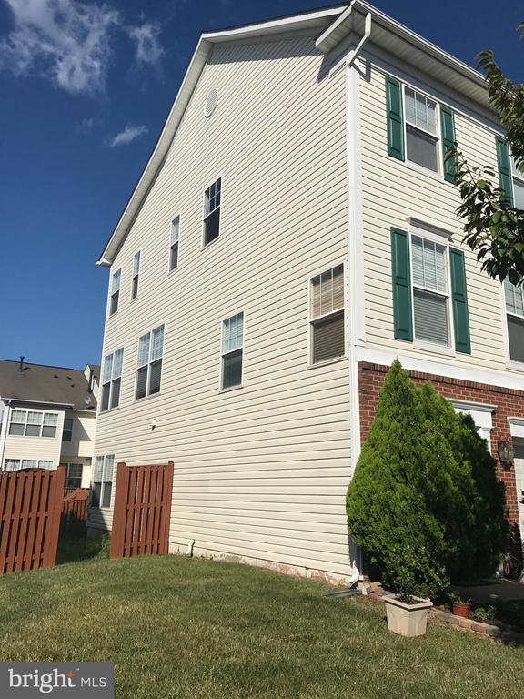 Building Photo - 8010 Duck Pond Terrace