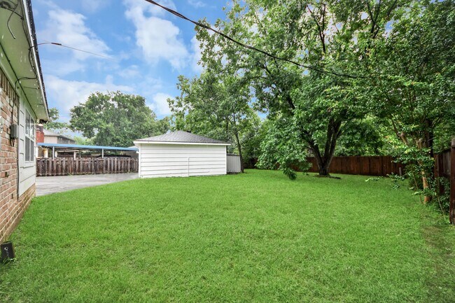 Building Photo - 1319 Forsythe Ln