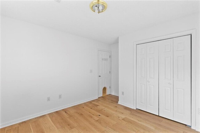 Building Photo - 111 Bellewood Ct