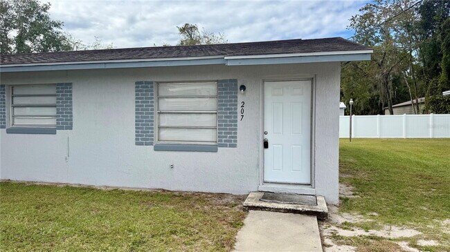 Building Photo - 207 Mill St