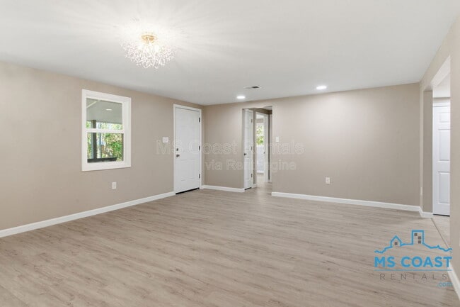 Building Photo - 1528 Ladnier Rd