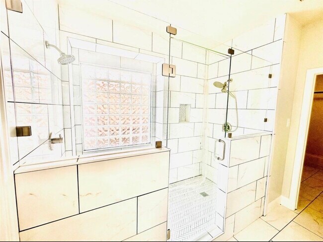 Building Photo - 5902 Crestford Park Ln