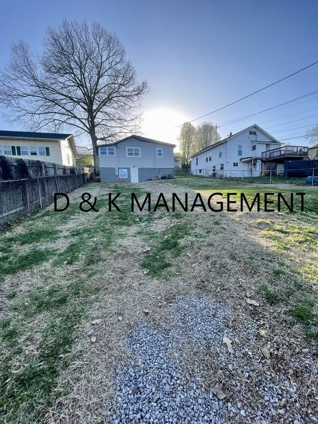 Building Photo - 3 Bedroom 2 bath home in Lenoir City