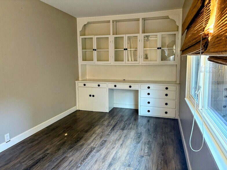 Building Photo - 103 Margarido Dr