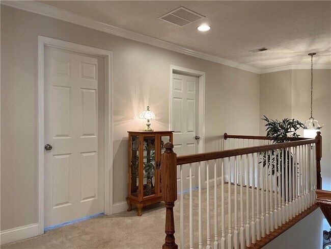 Building Photo - 266 Maple Ridge Dr