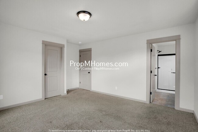 Building Photo - Gorgeous Four Bedroom Townhome in Orenco!
