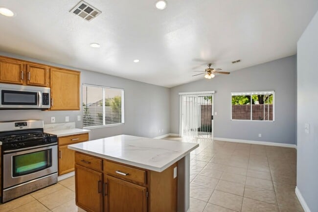 Building Photo - Beautifully Updated 3 Bedroom, Single Story North Las Vegas Home In Gated Community