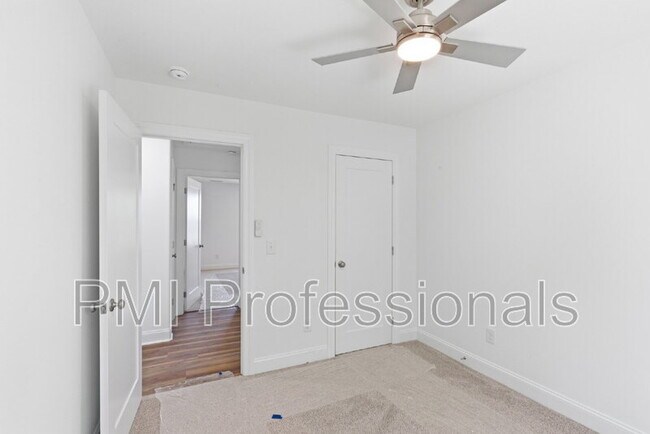 Building Photo - 406 Legends Court