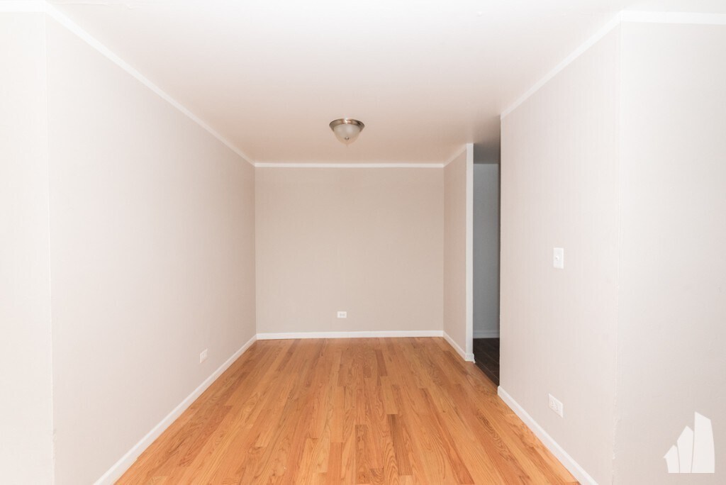 Building Photo - 1515 W Morse Ave