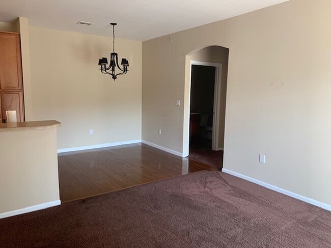 Building Photo - Beautiful Condo!