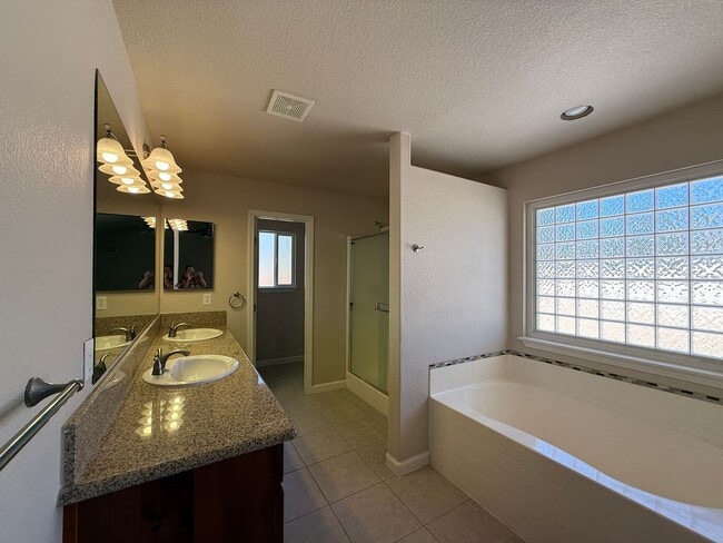 Building Photo - 2379 Albatross Way