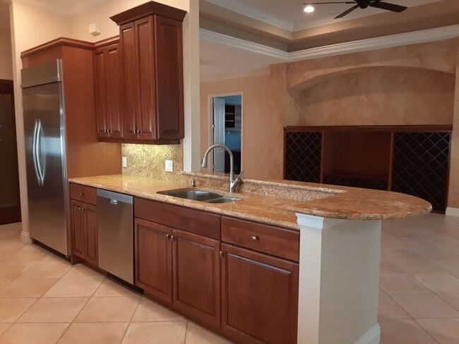 Building Photo - Annual unfurnished 3/2 SFH with pool in The Oaks!