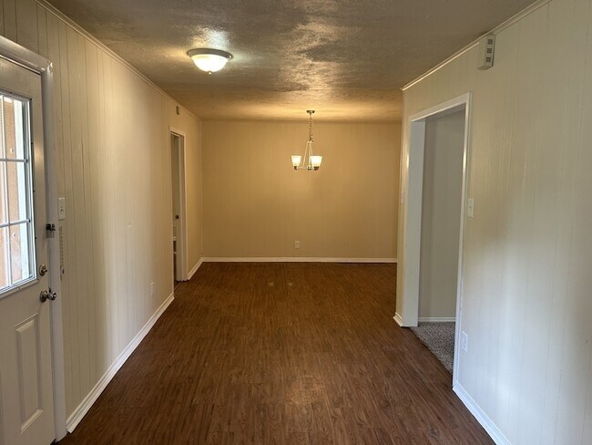 Building Photo - 624 Grande Dr