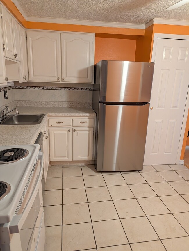 Building Photo - 1302 S Parker Rd