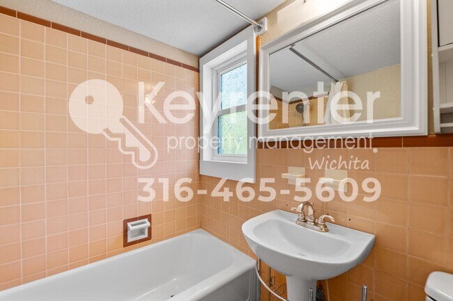 Building Photo - 1728 E McKnight Dr