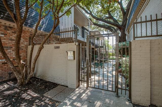 Building Photo - 5303 Fleetwood Oaks Ave