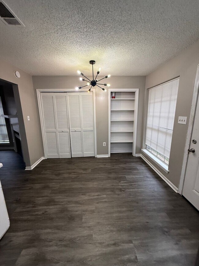 Building Photo - 8155 Starwood Ct