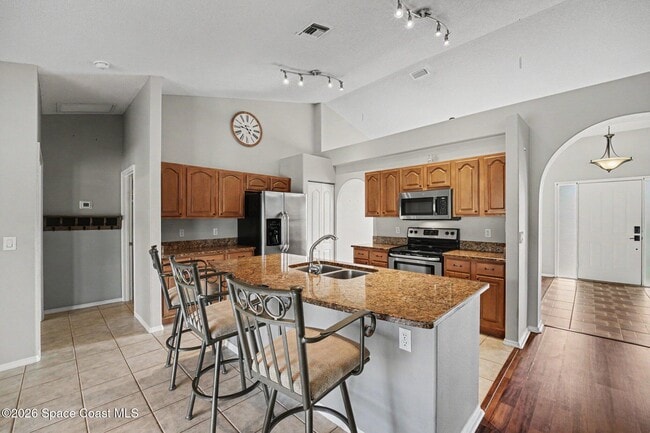 Building Photo - 722 Falls Creek Dr