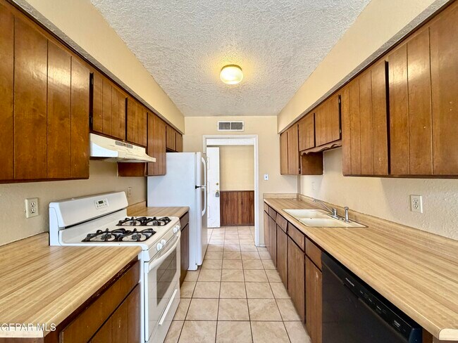 Building Photo - 317 Bright Water Ln