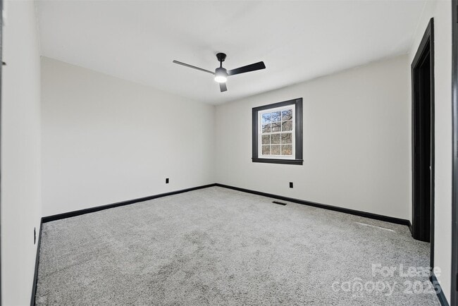 Building Photo - 2705 N Center St