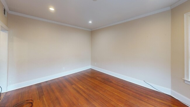 Building Photo - 47 Iffley Rd