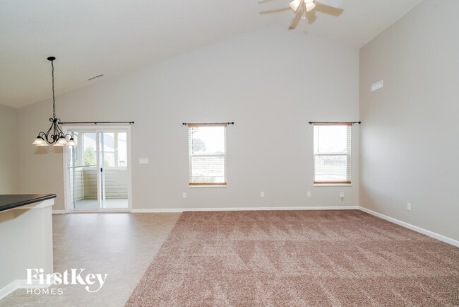 Building Photo - 1623 Woodside Cir