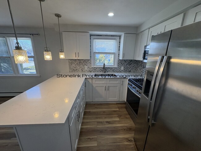 Building Photo - 321 Budlong Rd