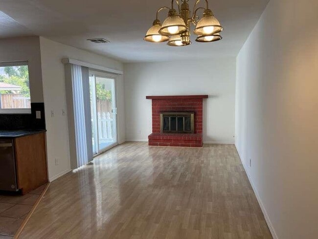 Building Photo - 425 Clauser Dr