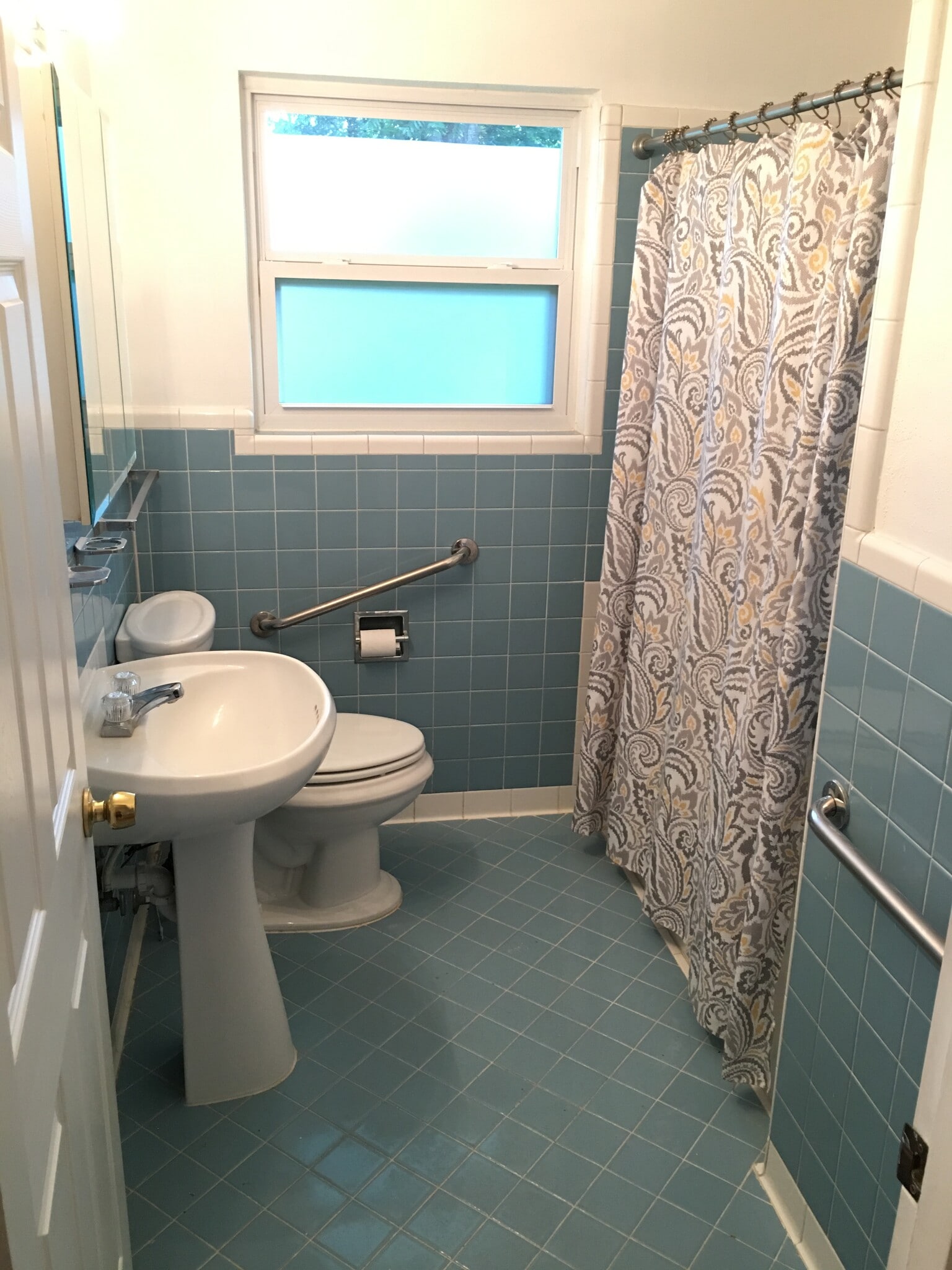 Hallway bathroom - 230 Middlebury Dr.