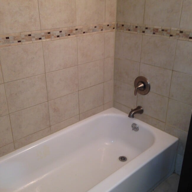 Building Photo - 5 Six Hundred Rd