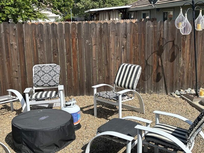 Building Photo - 3413 Delphinium Way