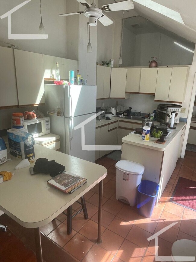 Building Photo - 48 Dighton St