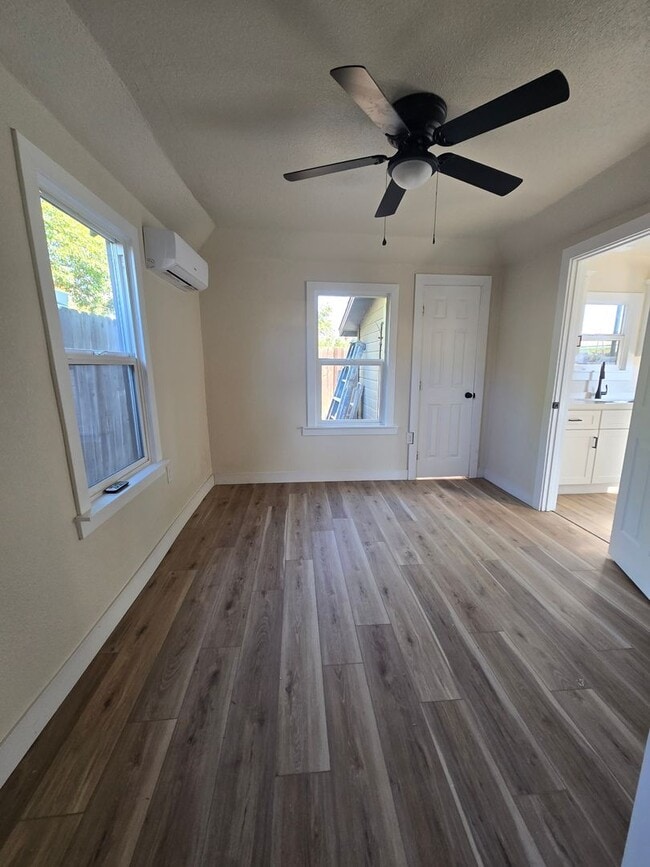 Building Photo - 1 Br 1 Ba available now