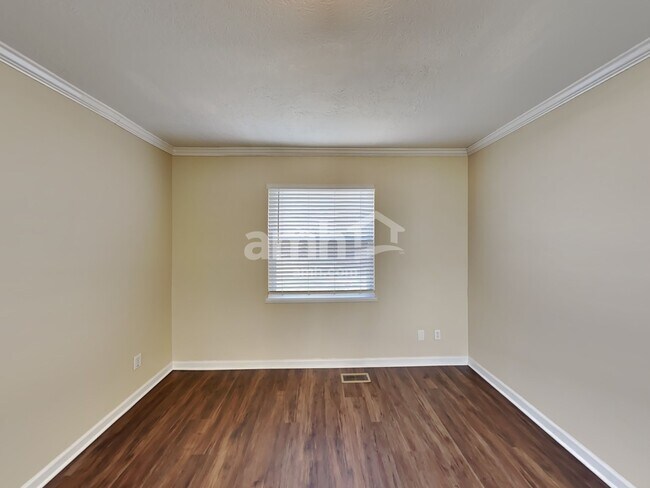 Building Photo - 900 Suntree Dr