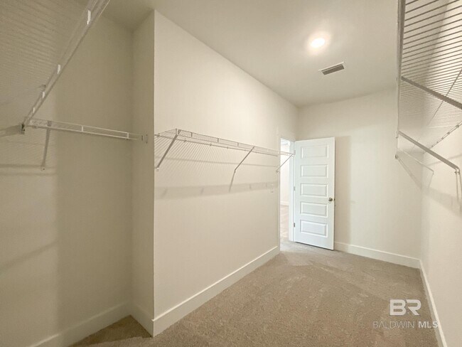 Building Photo - 510 Hardwood Ave