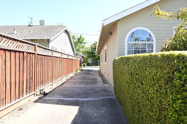 Building Photo - Nice Willow Glen Bungalow, Pet Friendly, 2...