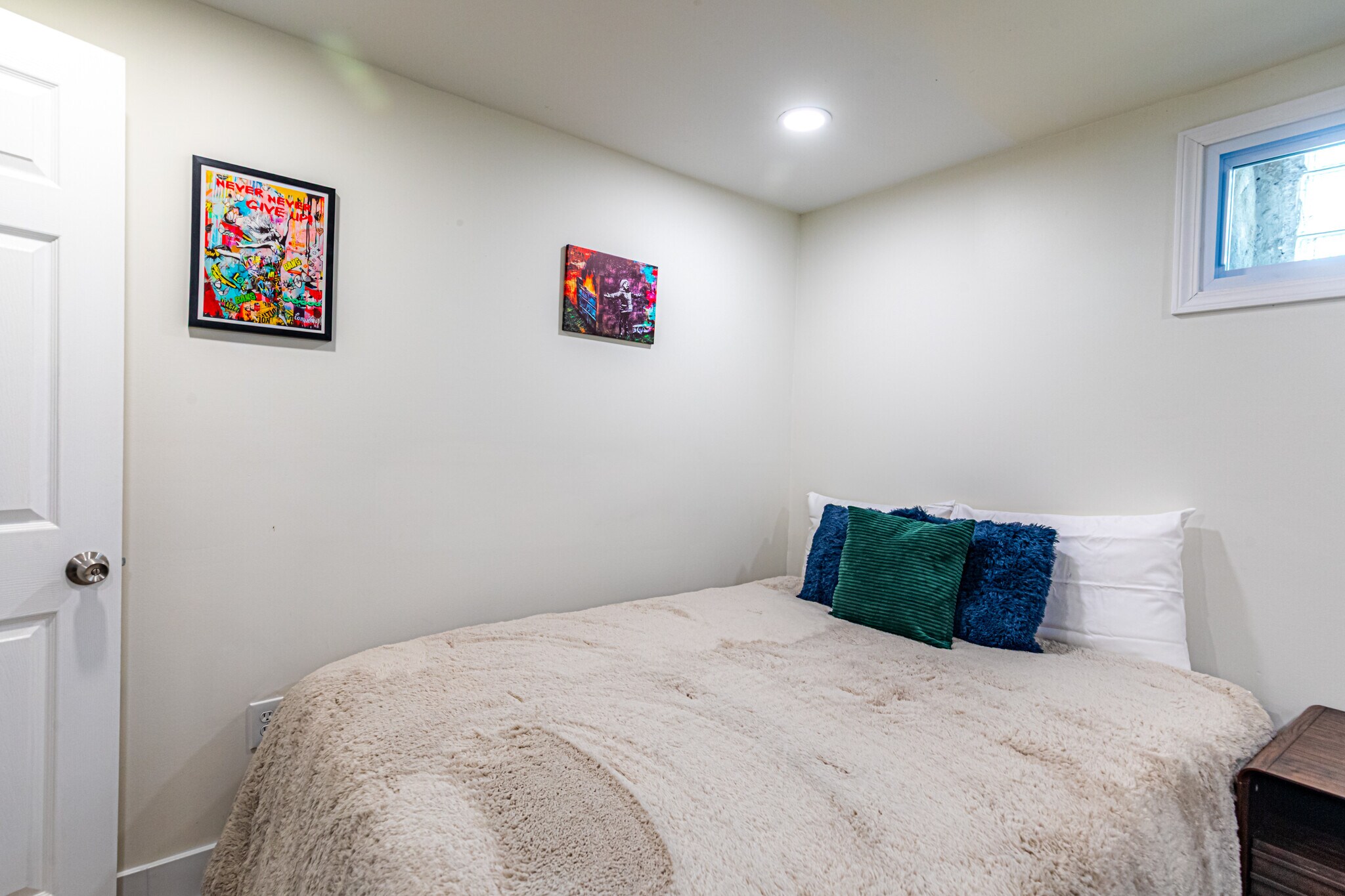 Building Photo - 2325 5th Ave