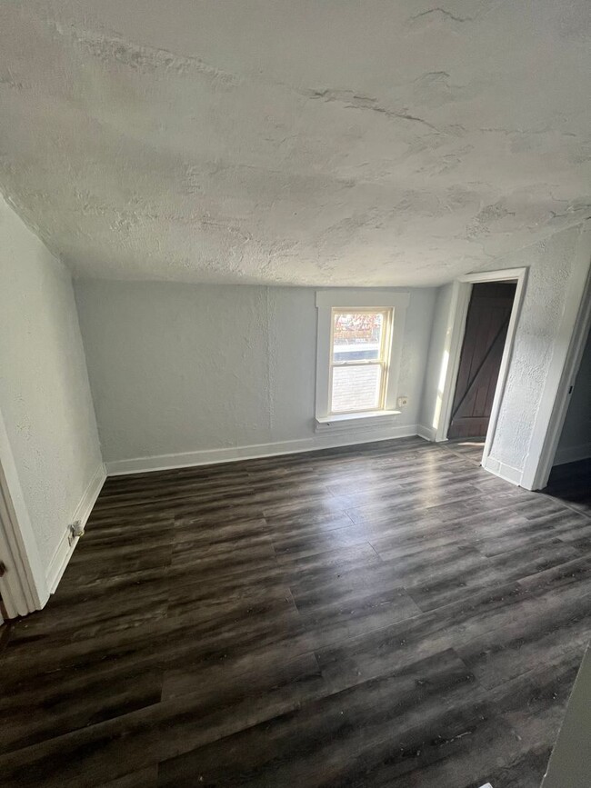 Building Photo - Renovated 2 BD, 1 BA Home in Lancaster!