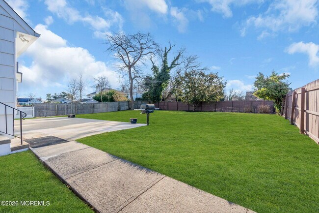 Building Photo - 723 Pitney Dr