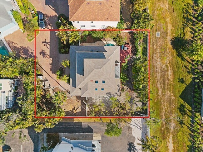 Building Photo - 3020 Gulf of Mexico Dr