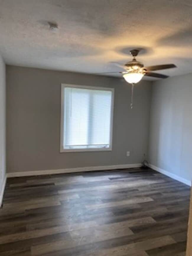 Building Photo - 2 Bed, 2 Bath in Southwest Springfield