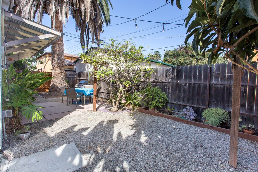 Building Photo - 2135 S Cloverdale Ave